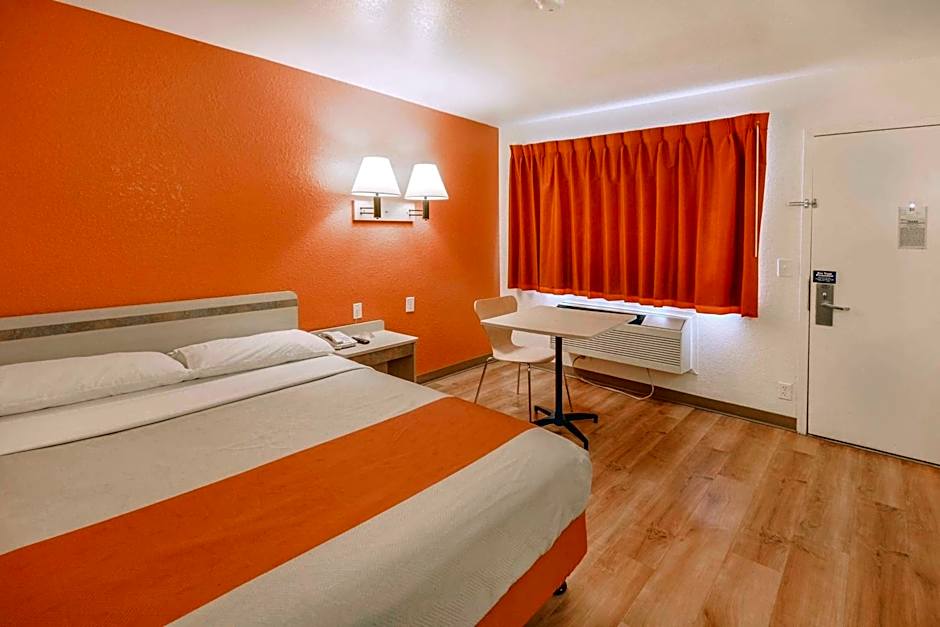 Motel 6-Huntsville, TX