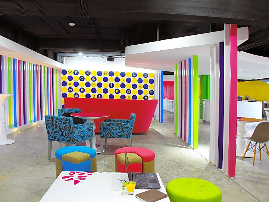 Berry Glee Thematic Hotel