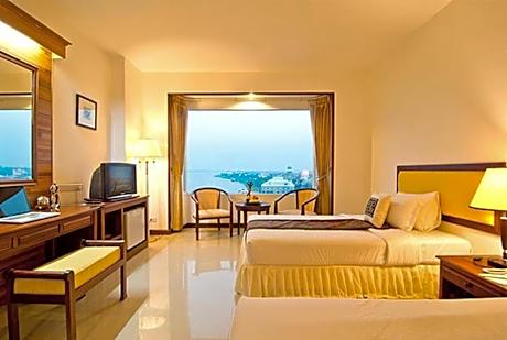 Superior Twin Room with City View