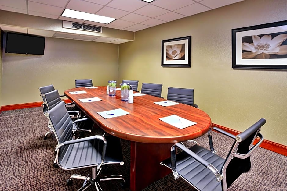 Holiday Inn Express Hotel & Suites Grand Rapids-North By IHG