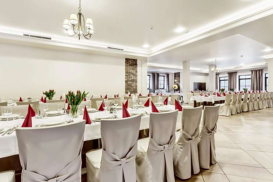 Hotel Modrzewiowy Dwór