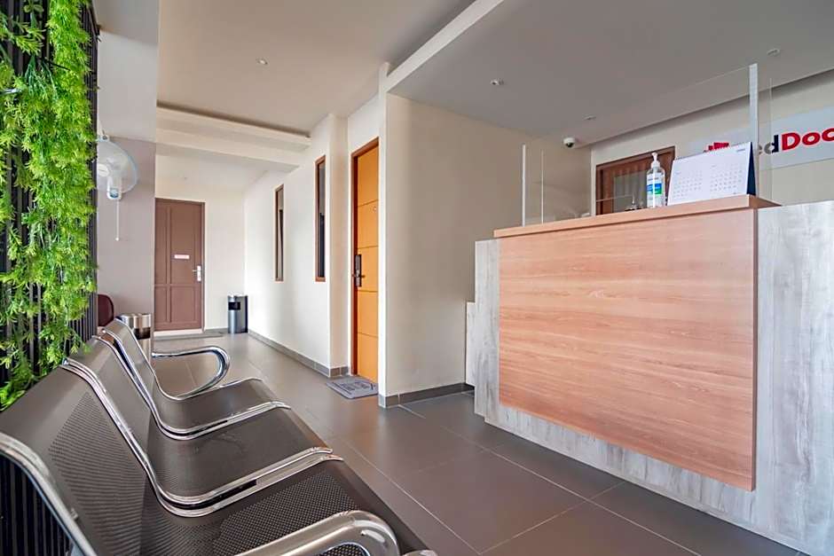 RedDoorz Syariah Plus near Tanjungpura University 2 Pontianak