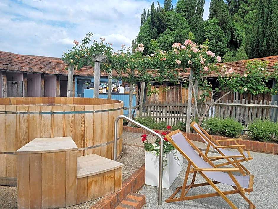 Great Fosters - Near Windsor