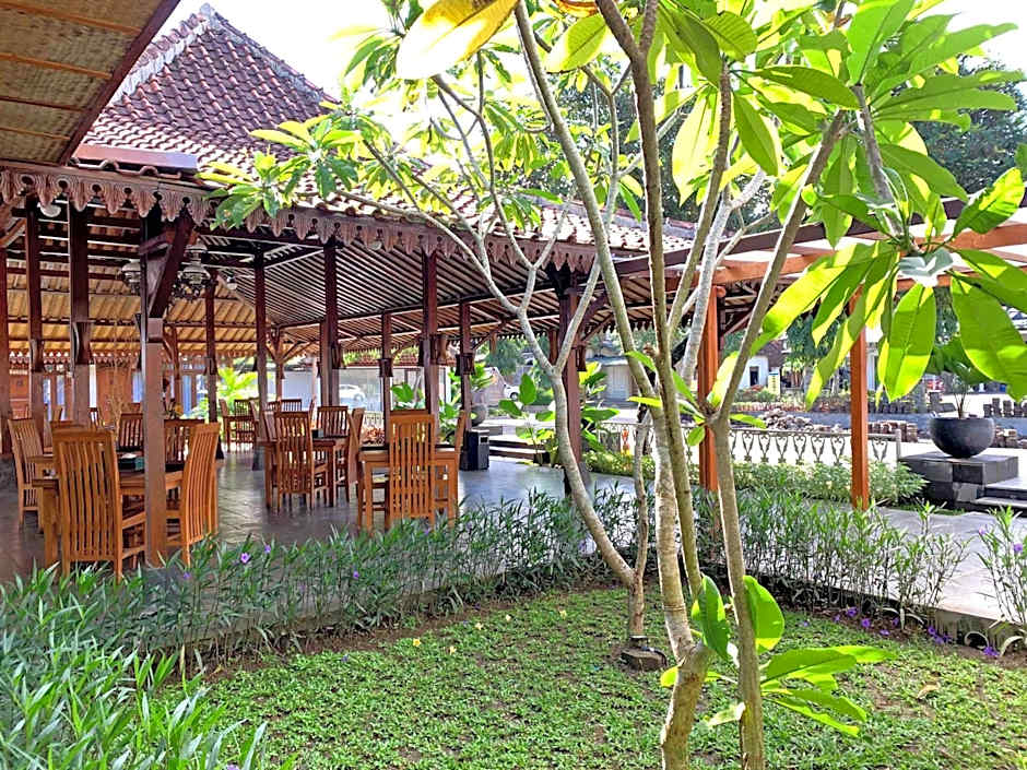 The Nalaya Hotel & Resto