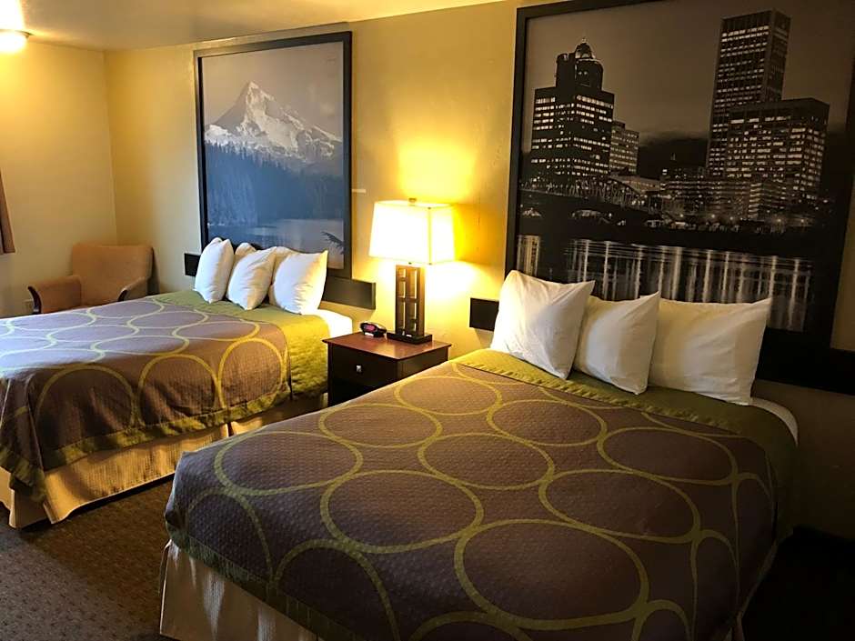 Super 8 by Wyndham Woodburn