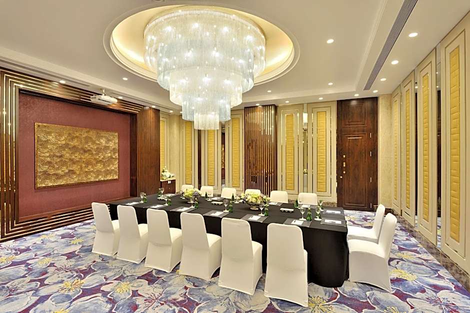 Sheraton Grand Pune Bund Garden Hotel