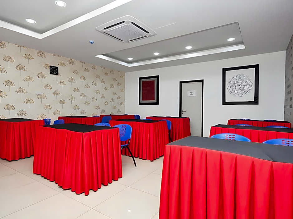 ADA Hotel & Apartment