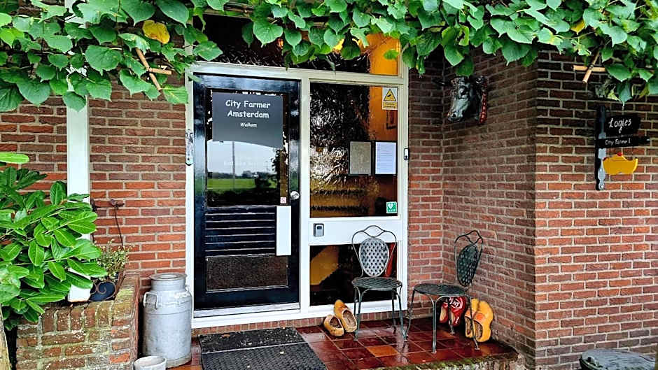 City Farmer Amsterdam a Guesthouse with free parking, Bed, Bike and Breakfast