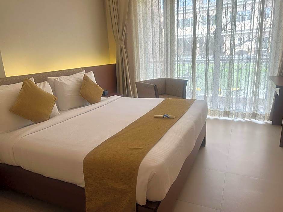 Photo 1 of 4 of Premium 1 King Bed