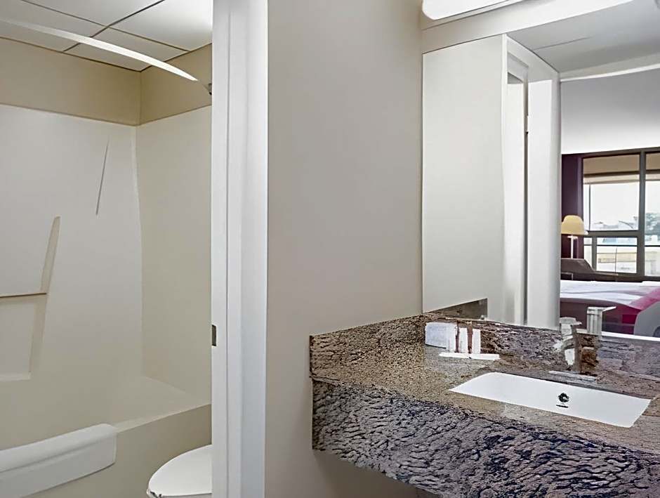 Ramada Hotel & Conference Center by Wyndham Edgewood