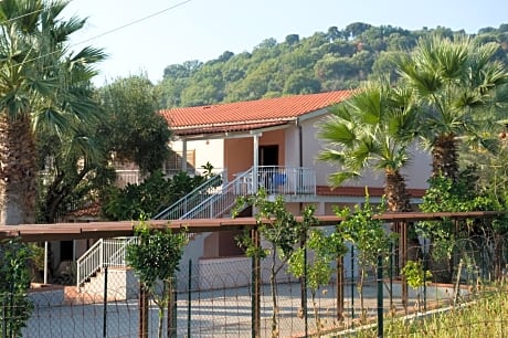 Two-Bedroom Apartment (6 Adults)