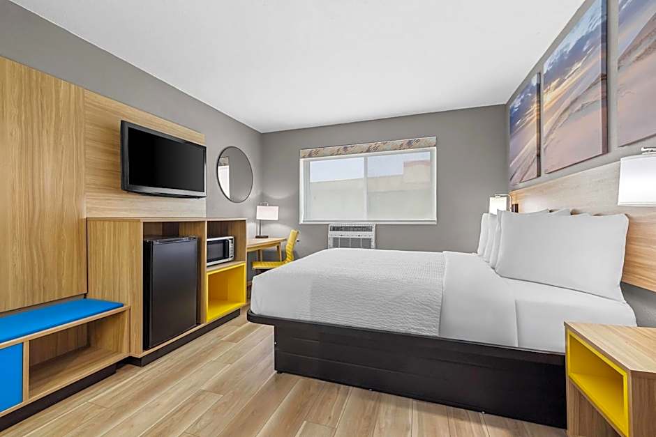 Days Inn by Wyndham La Crosse