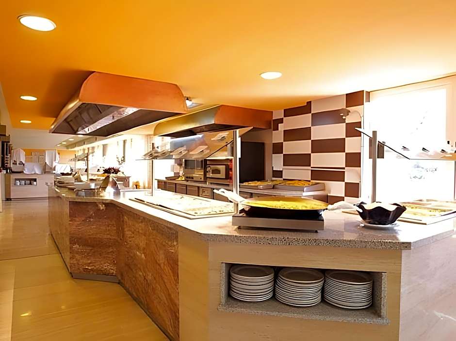 Hotel Seramar Luna-Luna Park