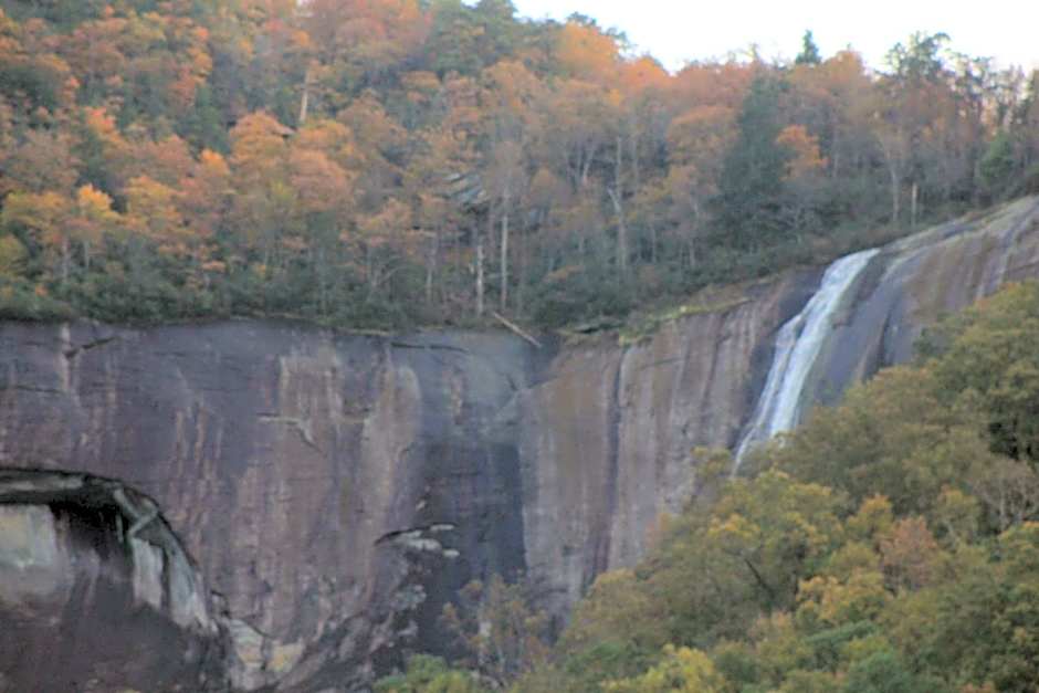 The Evening Shade River Lodge and Cabins