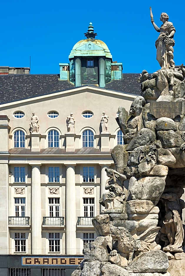 Grandezza Hotel Luxury Palace