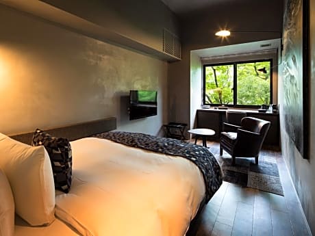 Small Double Room with Shared bathroom