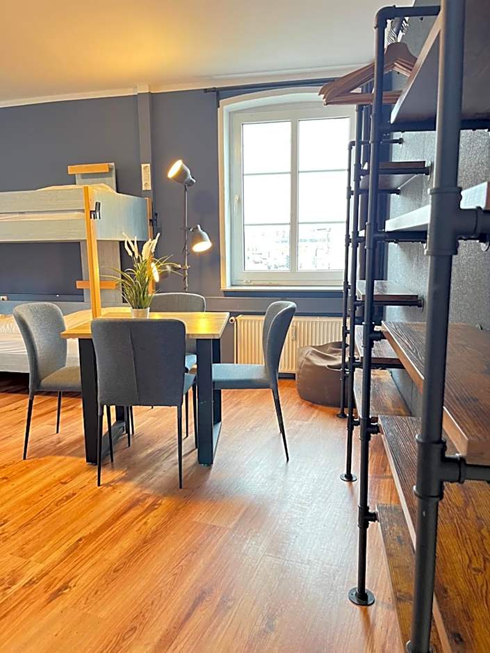 Blue Doors Hostel KTV