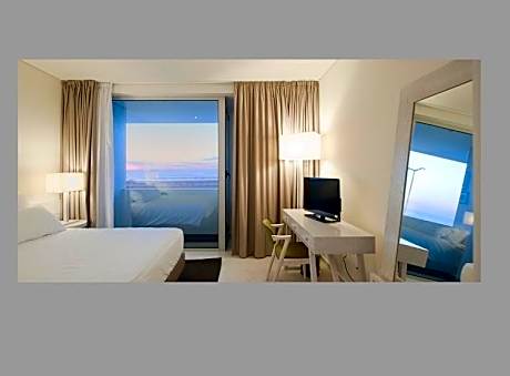 Double Room with Sea View - Ground Floor