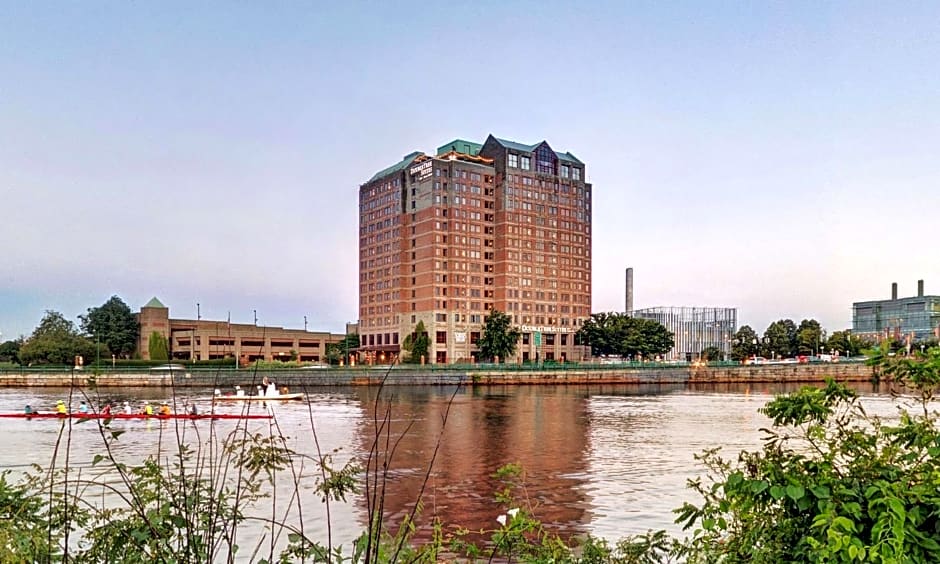 DoubleTree Suites by Hilton Hotel Boston - Cambridge