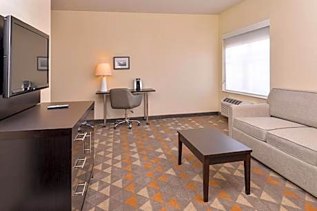 One-Bedroom Suite with King Bed Mobility Access Tub - Non-Smoking