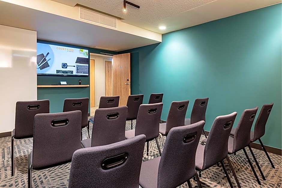Courtyard by Marriott Paris Charles de Gaulle Central Airport