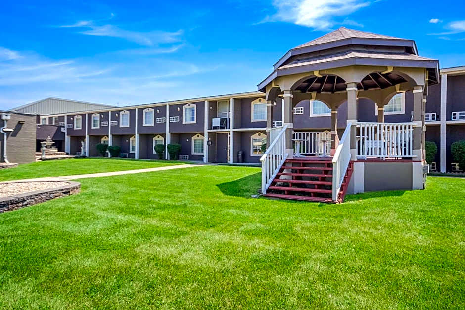 Quality Inn & Suites Kansas City - Independence I-70 East