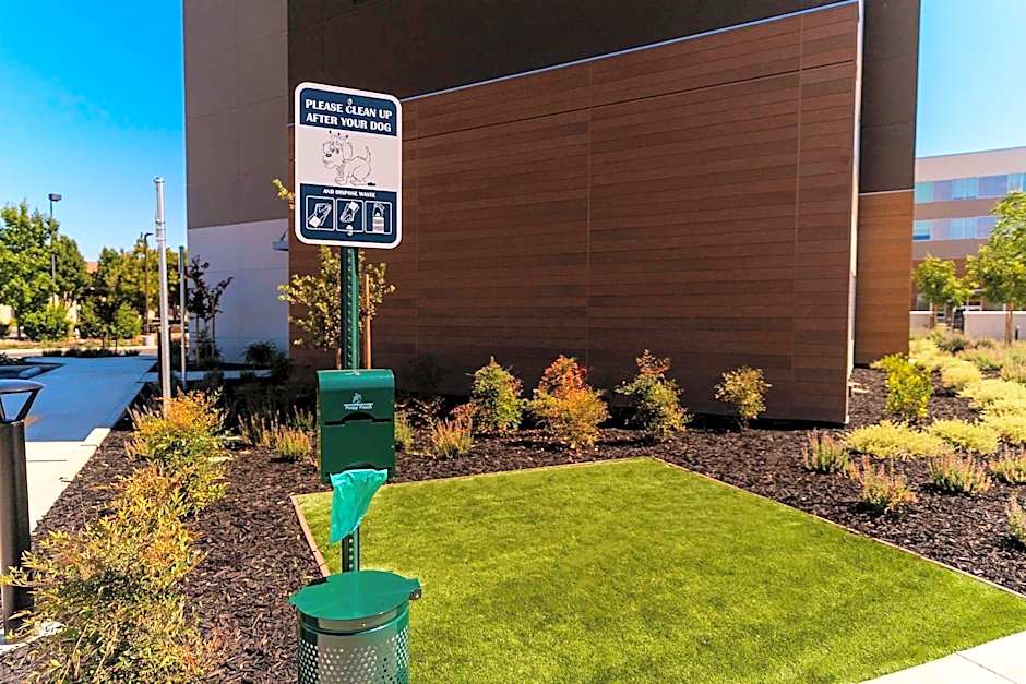 Element Sacramento Airport