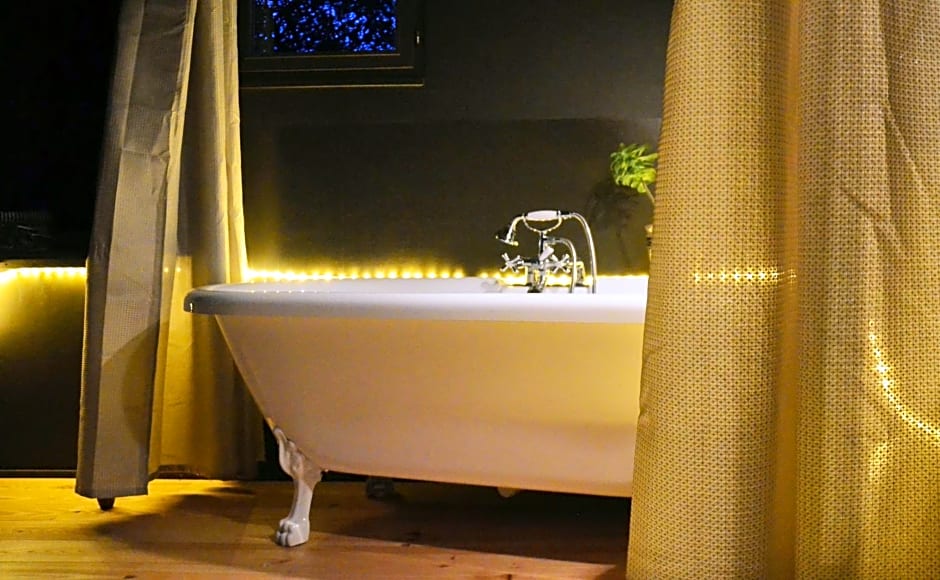 Les Cabanes Des Marais