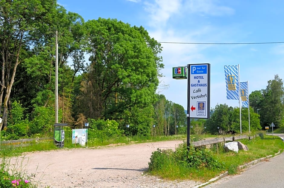 Hotel "Cafe Verkehrt" - Wellcome Motorbiker, Berufsleute und Reisende im Schwarzwald