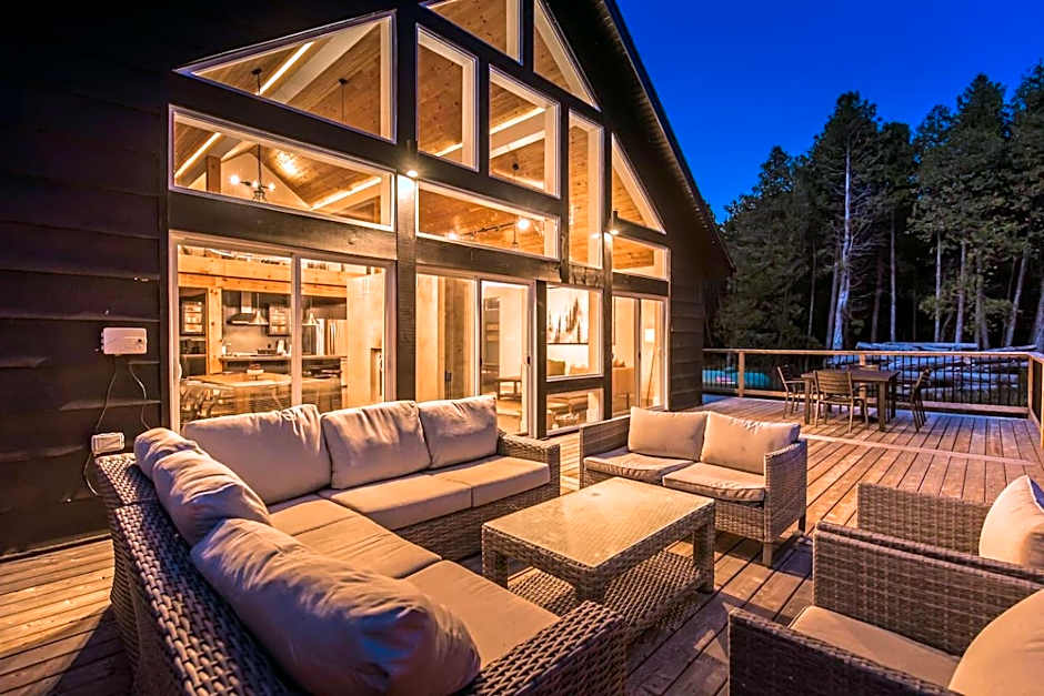 Luxury Tobermory Retreat Modern Home Hot Tub