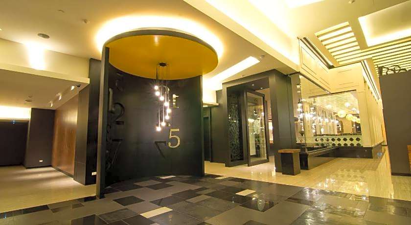 Tsix5 Hotel