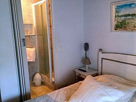 Double Room with Shared Toilet