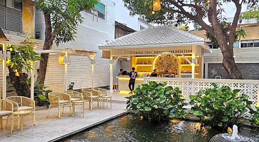 Feung Nakorn Balcony