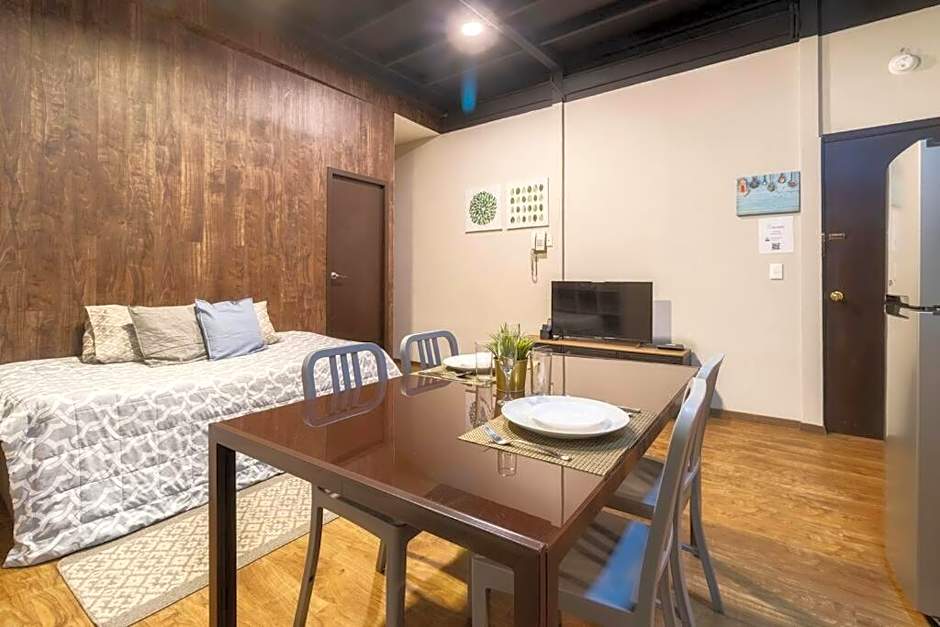 506 Great Location AC 1Bdrm 1bath apt Rooftop