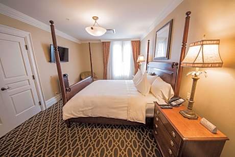 King Suite with Living Room