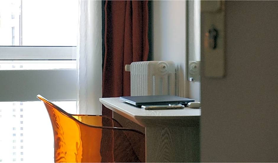 Hotel Ours Blanc - Place Victor Hugo