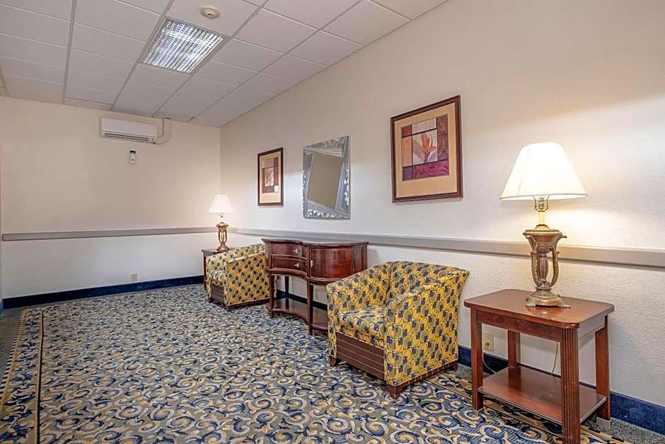 Red Roof Inn & Suites Macon
