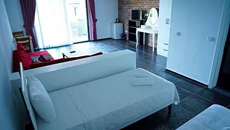 Karyada Hotel