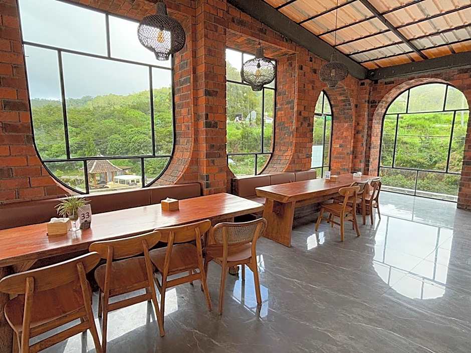 Caldera Hotel & Restaurant