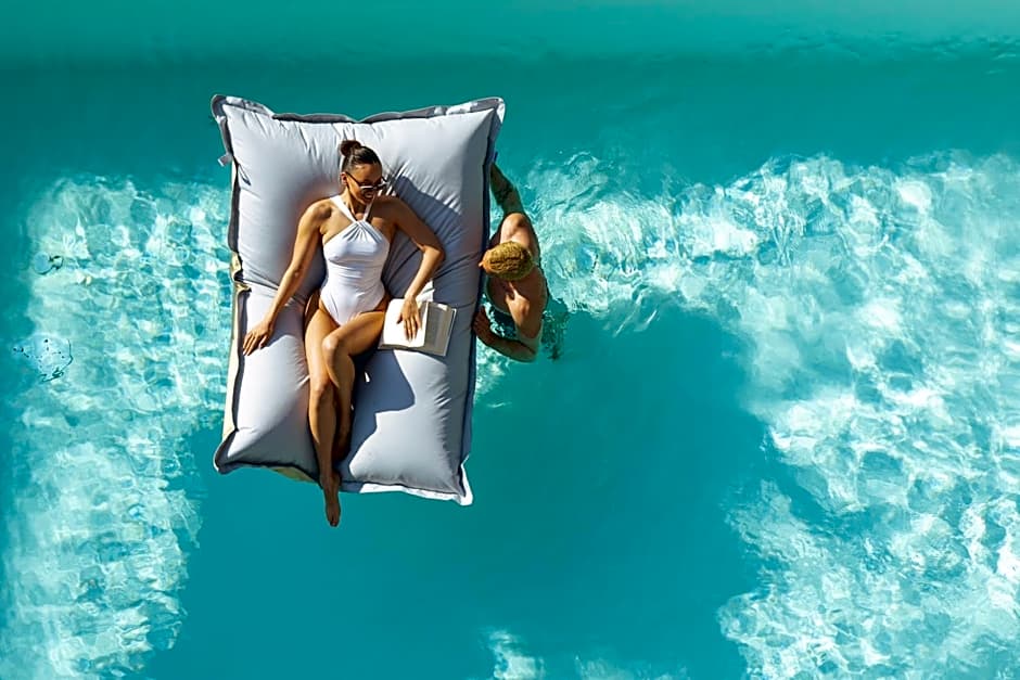 Hi Hotels Torbole - Heated Outdoor Pool & Spa