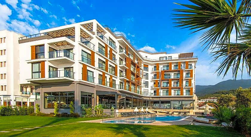 Maia Luxury Beach Hotel