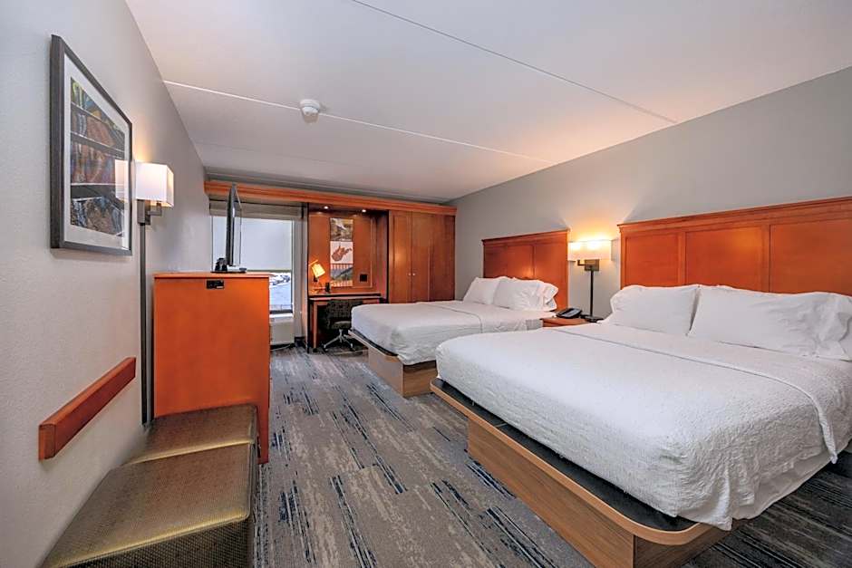 2 Queen Beds — 2 fotoğraftan 1. fotoğraf
