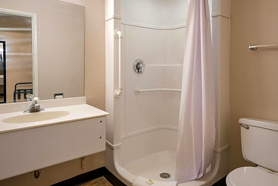 Knights Inn Grand Rapids East