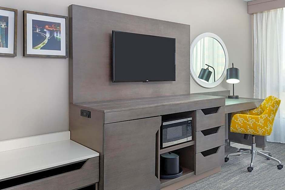 Hampton Inn & Suites Kansas City-Country Club Plaza