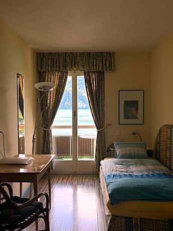 Single Room with Shared Bathroom and Lake View