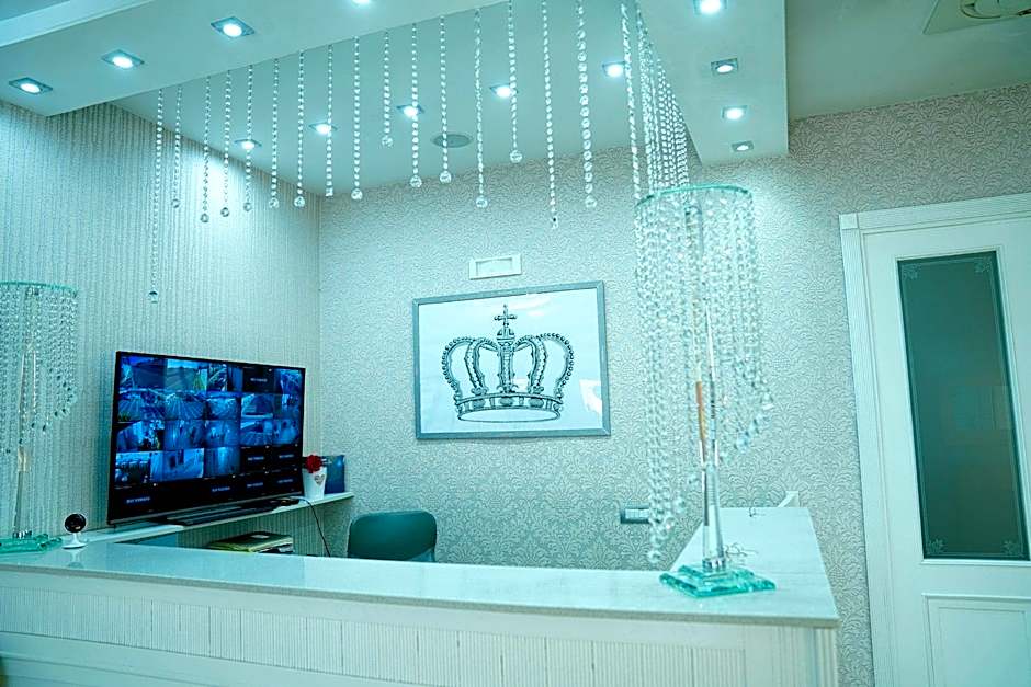 Bee Queen Hotel