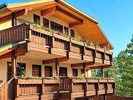 Deluxe Two-Bedroom Apartment with Balcony