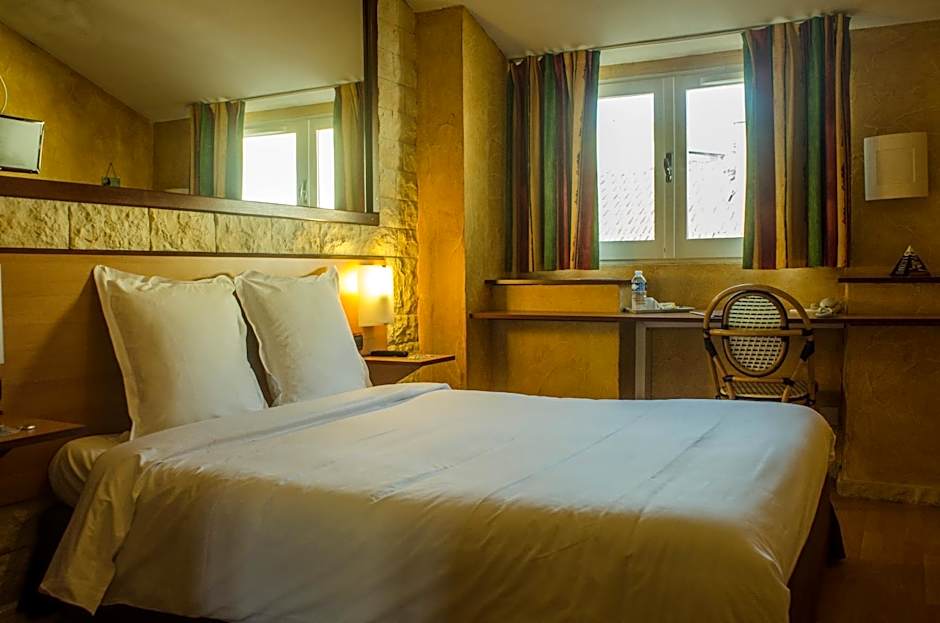 Hôtel Bosquet Pau Centre - Self Check In Budget Hotel