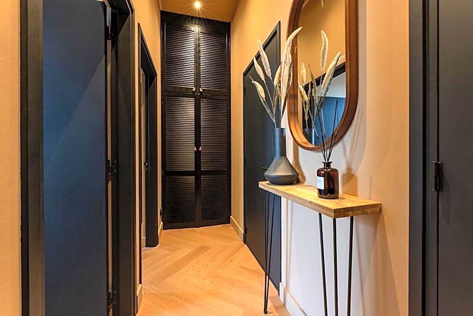 Breda Apartment w Kitchen & Private Bathroom 2p