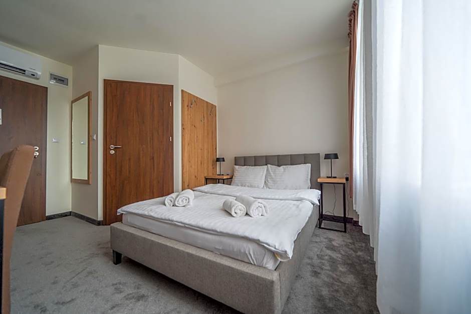 Kelman Inn Global Nowa Sól